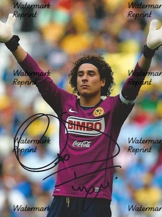GUILLERMO OCHOA MEXICO FOOTBALL PLAYER SIGNED GLOSSY PHOTO 8"X11".#2