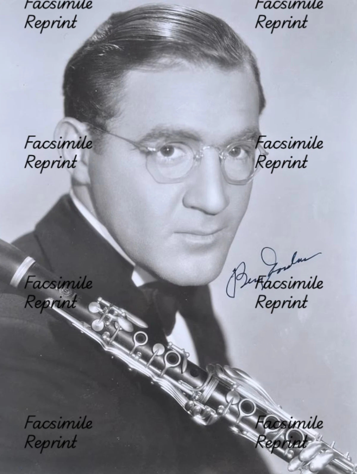 BENNY GOODMAN AMERICAN CLARINETIST FACSIMILE SIGNED VINTAGE B/W PHOTO 8"X11".#1