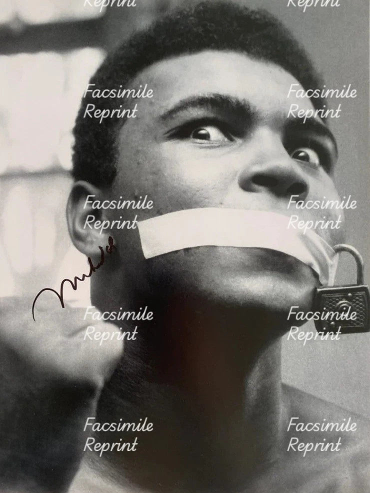 MUHAMMAD ALI BOXER THE GREATEST IS CAPTURED FACSIMILE SIGNED PHOTO 8"X11". #15