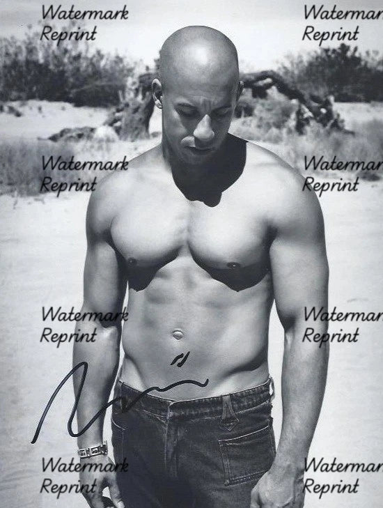 VIN DIESEL AMERICAN ACTOR  SIGNED GLOSSY PHOTO 8"X11". #4