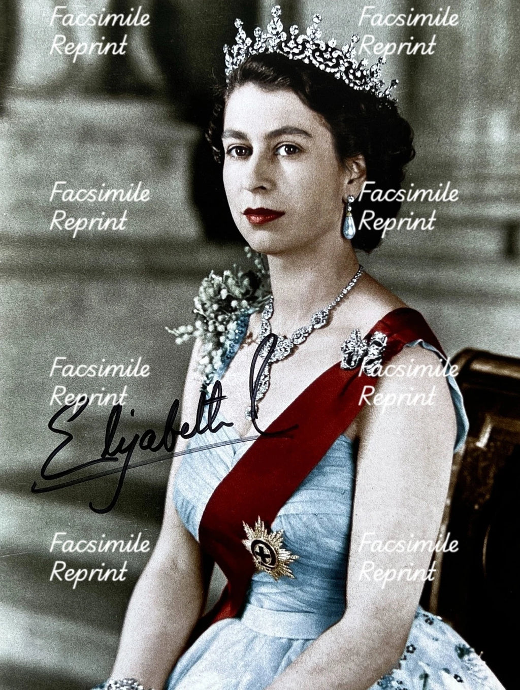 ELIZABETH II FORMER QUEEN OF UNITED KINGDOM FACSIMILE SIGNED PHOTO 8"X11".