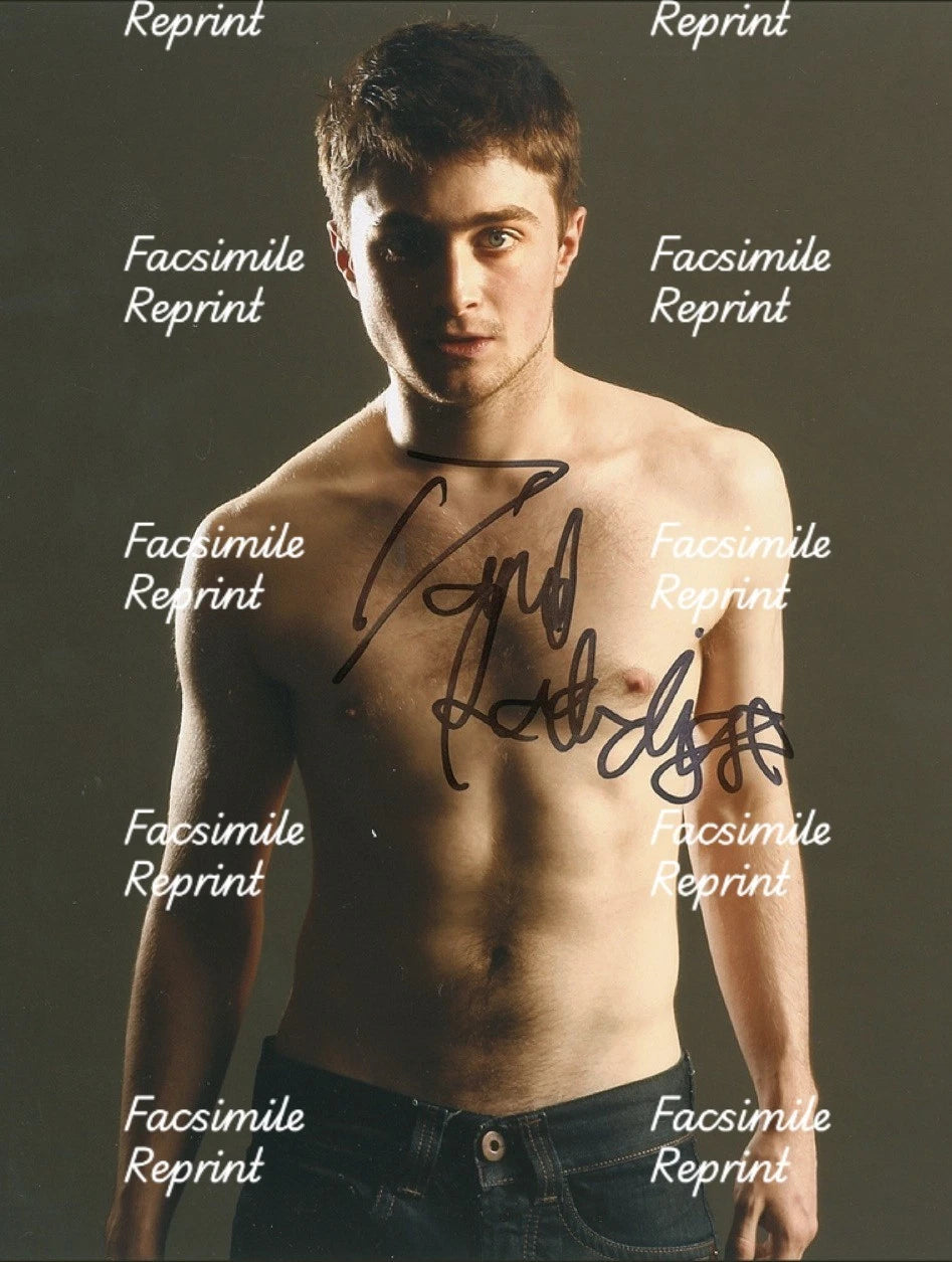 DANIEL RADCLIFFE ENGLISH ACTOR FACSIMILE SIGNED PHOTO 8"X11".#6