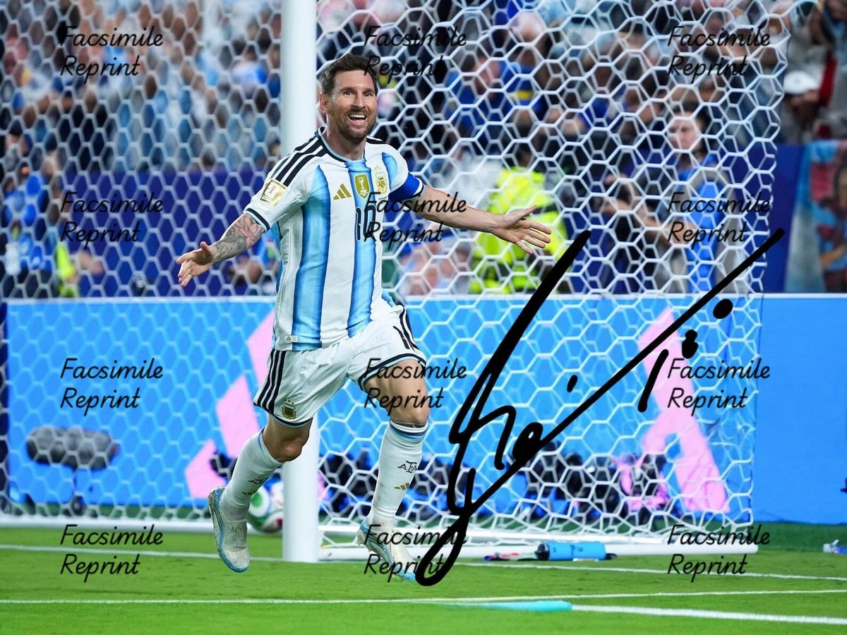 LIONEL MESSI ARGENTINA FOOTBALL FACSIMILE SIGNED GLOSSY PHOTO 8"X11". #13