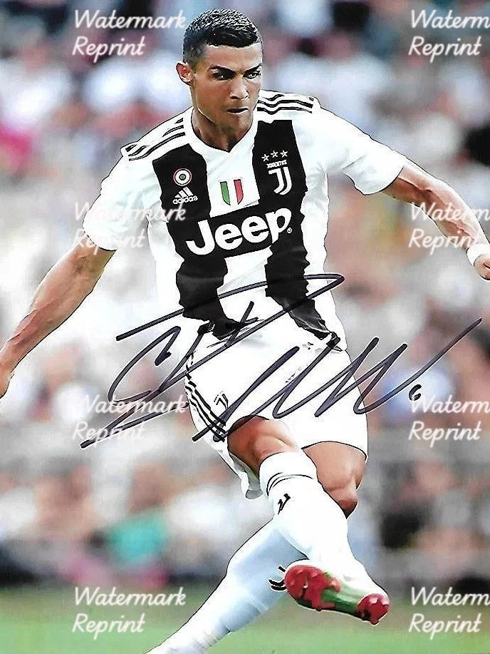 CRISTIANO RONALDO PORTUGAL SOCCER SIGNED GLOSSY PHOTO 8"X11". #10