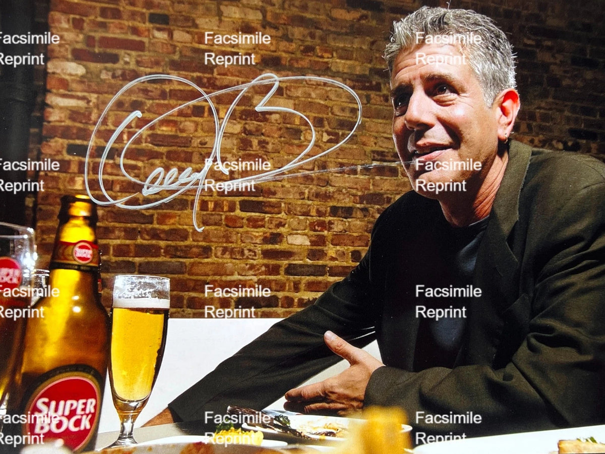 ANTHONY BOURDAIN AMERICAN CHEF & AUTHOR FACSIMILE SIGNED GLOSSY PHOTO 8"X11".