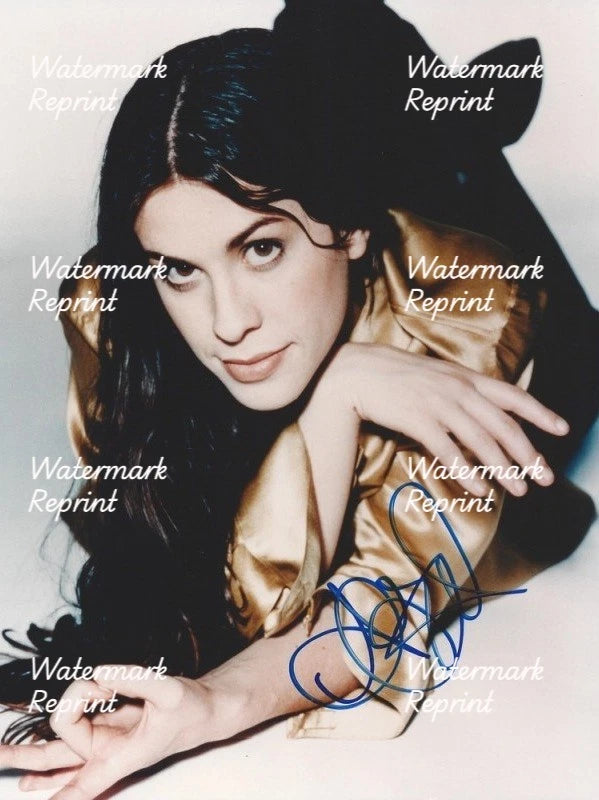 ALANIS MORISSETTE CANADIAN AMERICAN SINGER SONG-WRITER SIGNED PHOTO 8"X11".#1