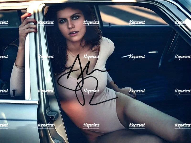 ALEXANDRA DADDARIO AMERICAN ACTRESS MODEL SIGNED GLOSSY PHOTO 8"X11".#16