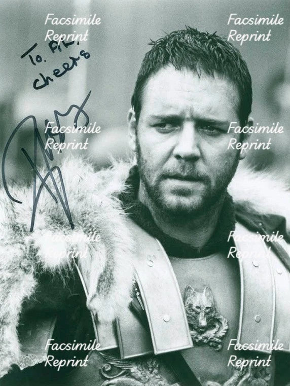 RUSSELL CROWE NEW ZEALAND ACTOR  FACSIMILE SIGNED 8"X11" B/W VINTAGE PHOTO. #1