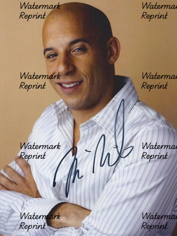 VIN DIESEL AMERICAN ACTOR  SIGNED GLOSSY PHOTO 8"X11". #3
