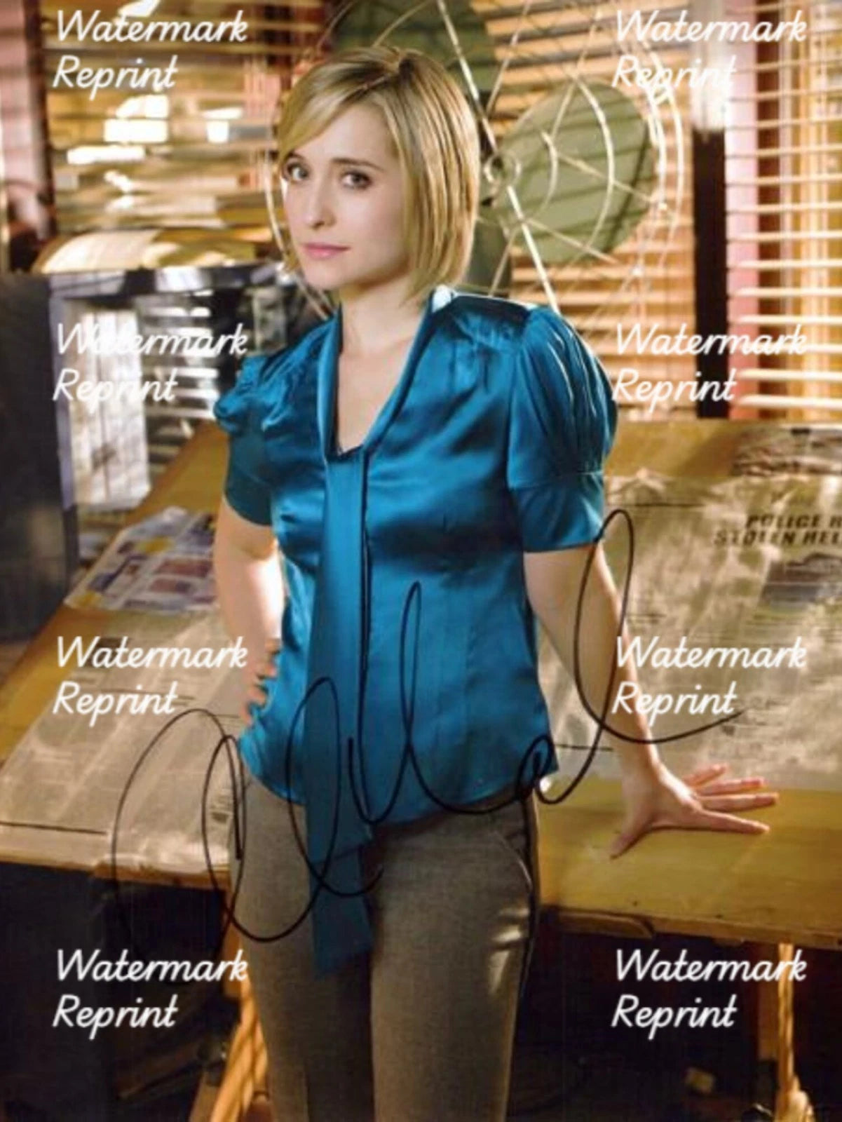 ALLISON MACK AMERICAN ACTRESS SIGNED GLOSSY PHOTO 8"X11". #5