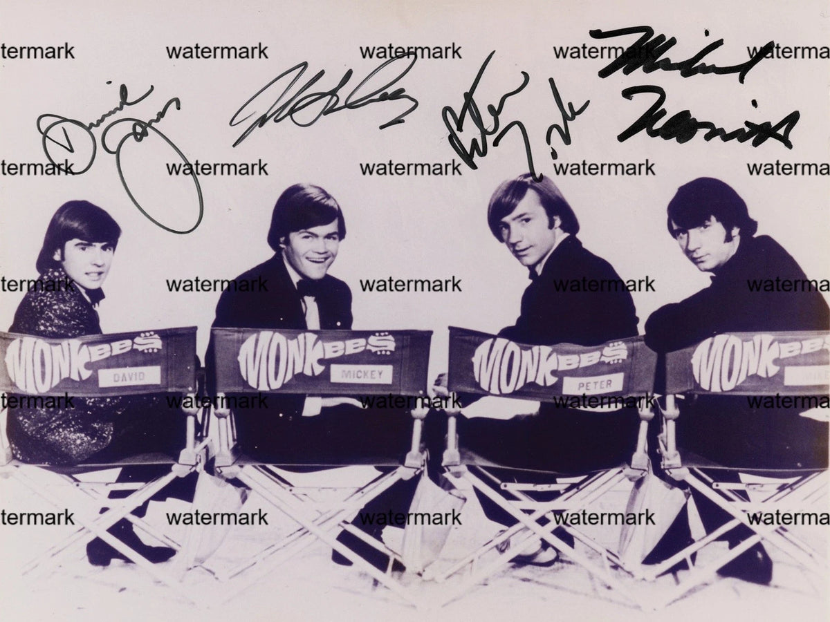 THE MONKEES AMERICAN POP ROCK BAND SIGNED GLOSSY PHOTO 11"X8". #3