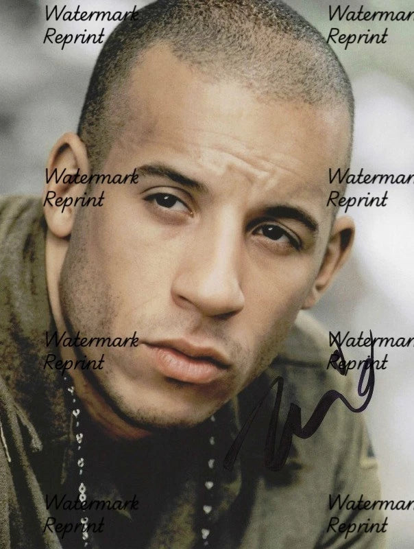 VIN DIESEL AMERICAN ACTOR  SIGNED GLOSSY PHOTO 8"X11".