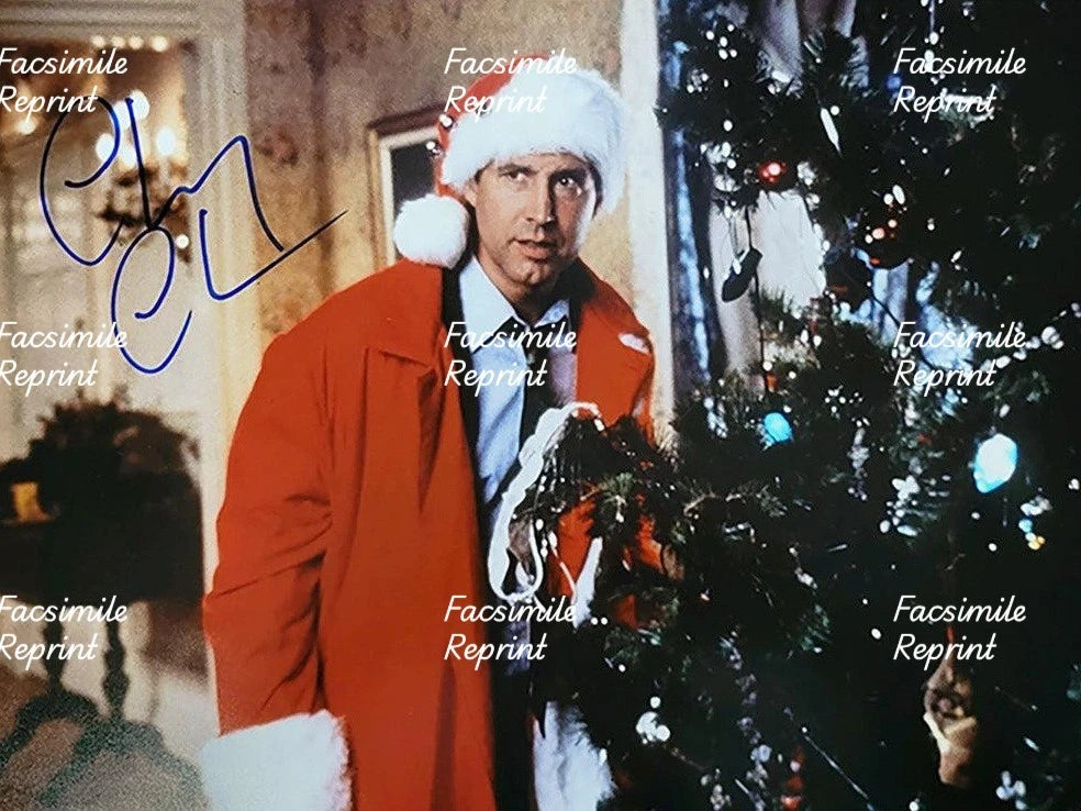 CHEVY CHASE  ACTOR COMEDIAN CHRISTMAS VACATION FACSIMILE SIGNED PHOTO 8"X11".#4