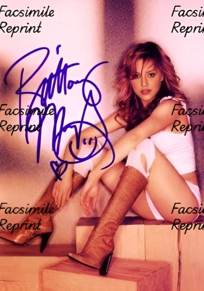 BRITTANY MURPHY  AMERICAN ACTRESS SINGER FACSIMILE SIGNED PHOTO 8"x11".