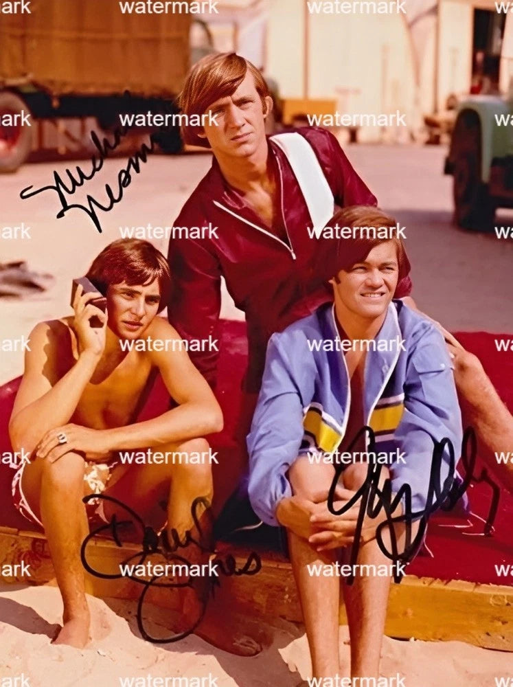 THE MONKEES AMERICAN POP ROCK BAND MULTI SIGNED GLOSSY PHOTO 11"X8". #6