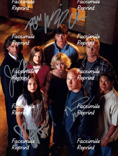 SMALLVILLE AMERICAN TELEVISION SERIES CAST FACSIMILE SIGNED PHOTO 8"X11". #2