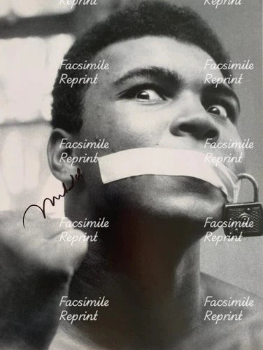 MUHAMMAD ALI BOXER THE GREATEST IS CAPTURED FACSIMILE SIGNED PHOTO 8"X11". #15