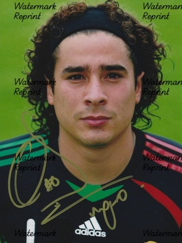 GUILLERMO OCHOA MEXICO FOOTBALL PLAYER SIGNED GLOSSY PHOTO 8"X11".#5