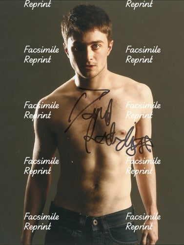 DANIEL RADCLIFFE ENGLISH ACTOR FACSIMILE SIGNED PHOTO 8"X11".#6