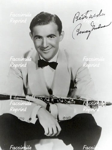 BENNY GOODMAN AMERICAN CLARINETIST FACSIMILE SIGNED VINTAGE B/W PHOTO 8"X11".#2
