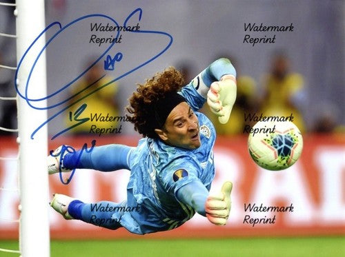 GUILLERMO OCHOA MEXICO FOOTBALL PLAYER SIGNED GLOSSY PHOTO 8"X11".